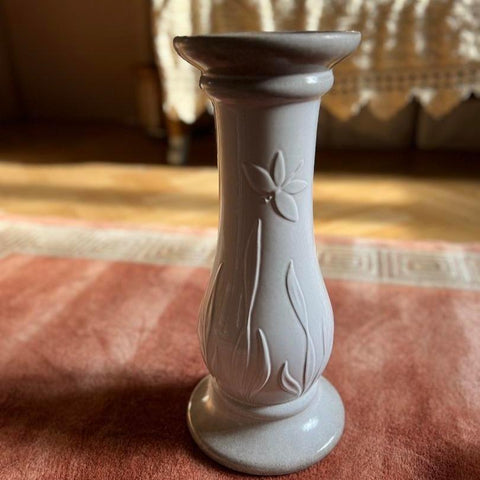 VINTAGE CERAMIC PEDESTAL WITH FLOWER BASRELIEFS