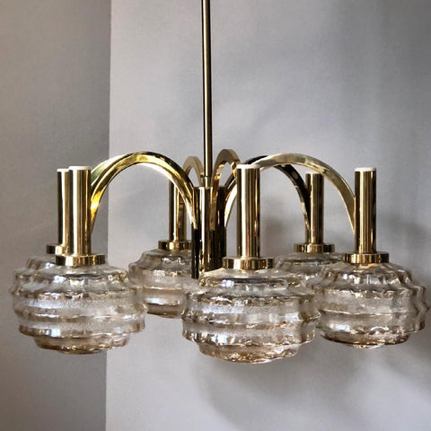 MID CENTURY MODERN BRASS CHANDELIER WITH 6 HONEY COLORED THICK GLASS SHADES